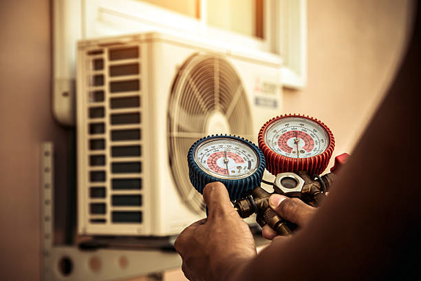 Professional Hvac technician working in Houston, AL
